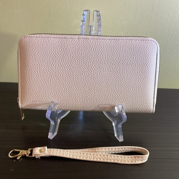 Cream Faux Leather Zippy Wallet or Wristlet NWOT - Picture 2 of 3